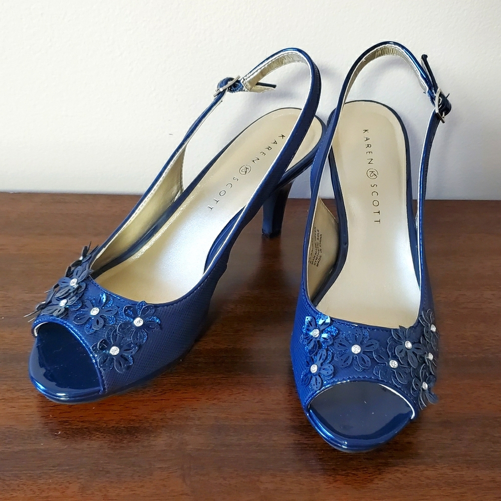 Karen Scott Womens Pumps.